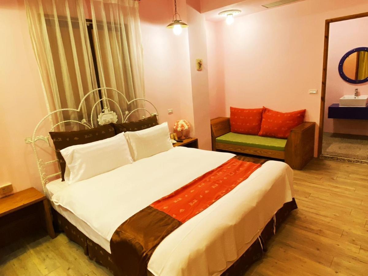 R&R Hotel Kaohsiung Exterior photo